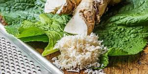 Grated horseradish root for a healing compress